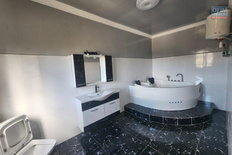 A vendre une superbe villa neuve &agrave; &eacute;tage type F6 facile d'acc&egrave;s &agrave; quelques minute de By Pass situ&eacute; &agrave; Alasora