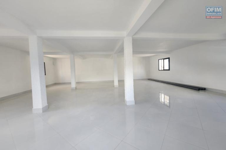 A vendre une superbe villa neuve &agrave; &eacute;tage type F6 facile d'acc&egrave;s &agrave; quelques minute de By Pass situ&eacute; &agrave; Alasora