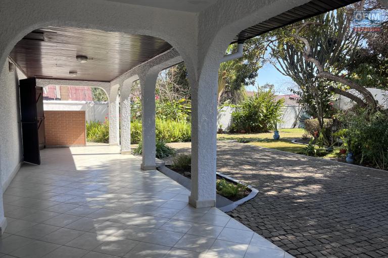 Une belle villa F6 à Ambatobe tout près du Lycée Français