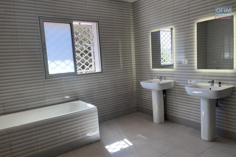 Une belle villa F6 à Ambatobe tout près du Lycée Français