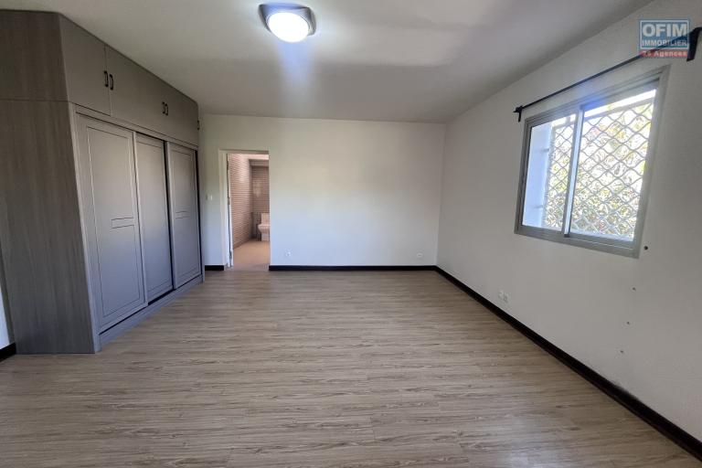 Une belle villa F6 à Ambatobe tout près du Lycée Français