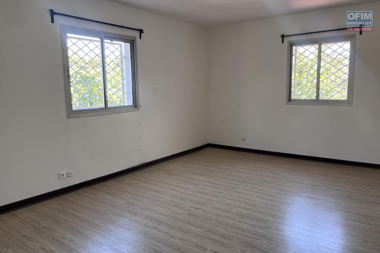 Une belle villa F6 à Ambatobe tout près du Lycée Français