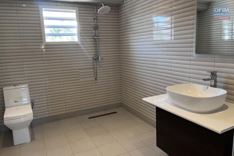 Une belle villa F6 à Ambatobe tout près du Lycée Français