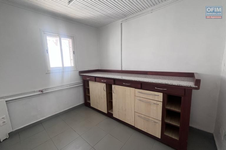 Une belle villa F6 à Ambatobe tout près du Lycée Français