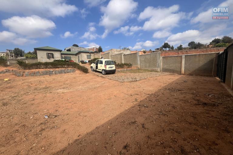 A VENDRE- Villa basse à terminer à Lohanosy Ambohijanaka Nord - terrain devant la maison