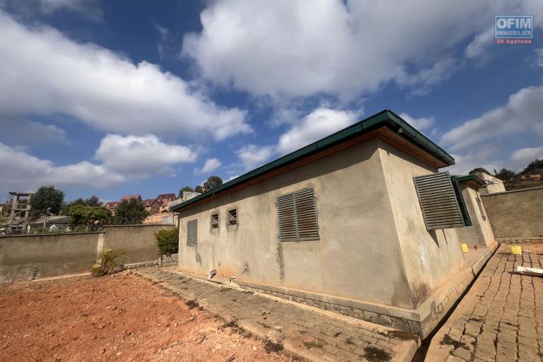 A VENDRE- Villa basse à terminer à Lohanosy Ambohijanaka Nord - façade coté
