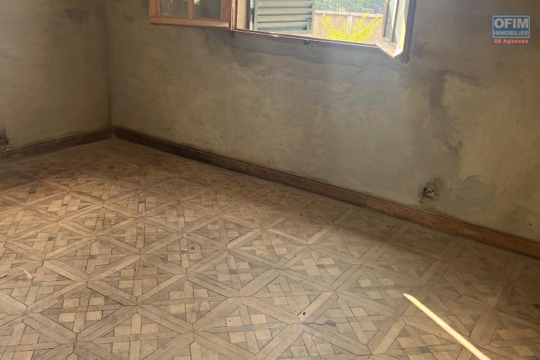 A VENDRE- Villa basse à terminer à Lohanosy Ambohijanaka Nord - chambre 1