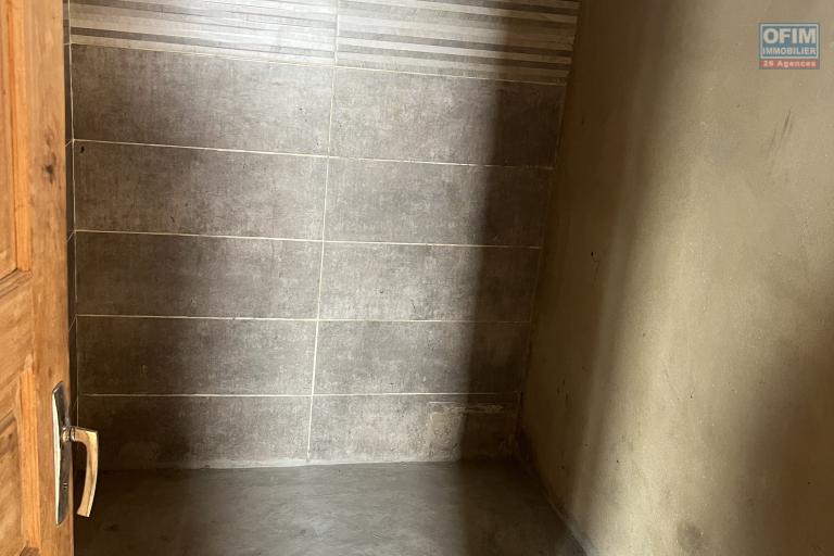 A VENDRE- Villa basse à terminer à Lohanosy Ambohijanaka Nord - salle d eau