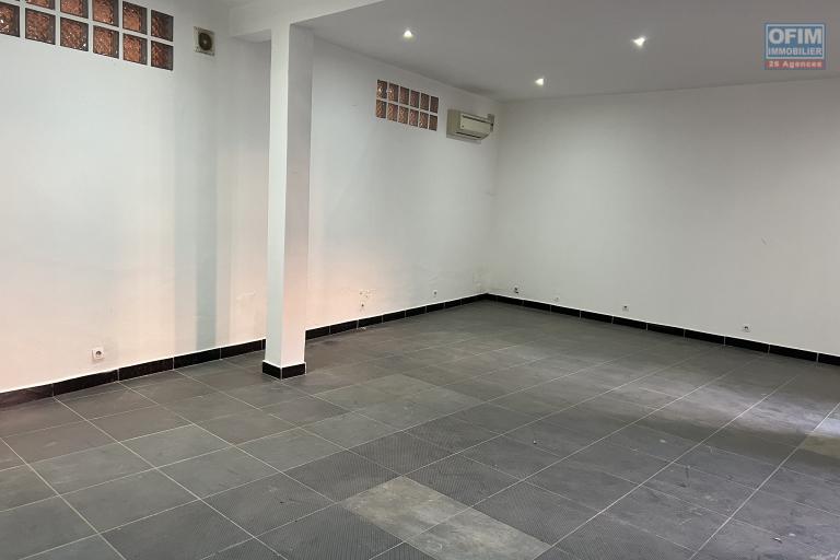 &Agrave; LOUER &ndash; Local commercial de 46 m2 &agrave; Ambodivona- Tana Water Front