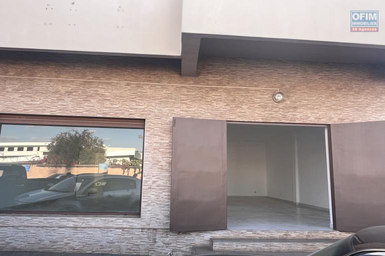 &Agrave; LOUER &ndash; Local spacieux de 79 m2 &agrave; Talatamaty - facade devant