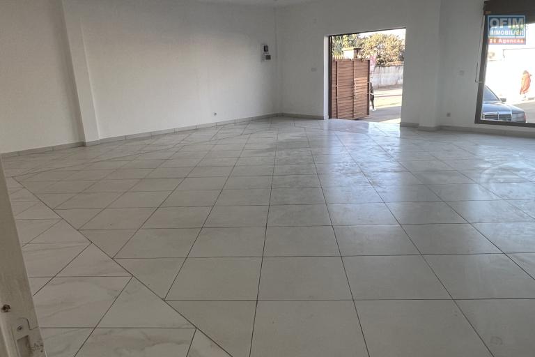 &Agrave; LOUER &ndash; Local spacieux de 79 m2 &agrave; Talatamaty - le local &agrave; l'int&eacute;rieur