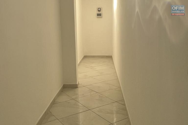 &Agrave; LOUER &ndash; Local spacieux de 79 m2 &agrave; Talatamaty - couloir derri&egrave;re le local