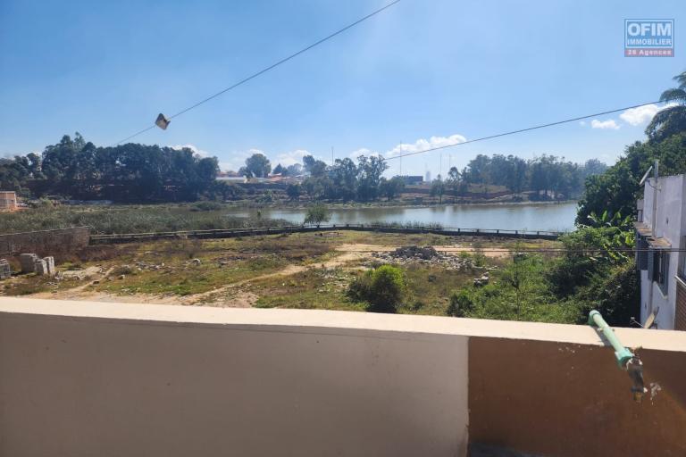 A louer une maison neuve mitoyenne R+2 type F6 dans une r&eacute;sidence s&eacute;curis&eacute;e &agrave; Ambohibao.