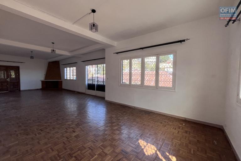 Une maison F4 à étage à Ampandrana
