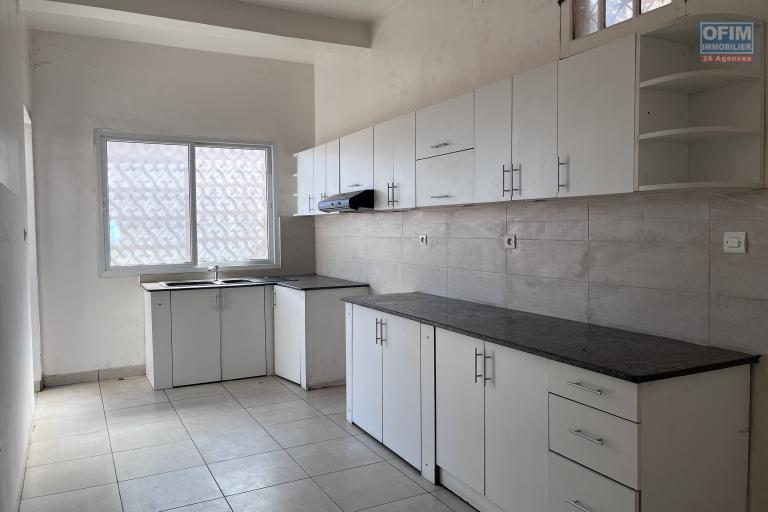 Une maison F4 à étage à Ampandrana