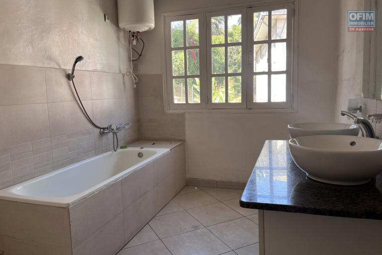 Une maison F4 à étage à Ampandrana