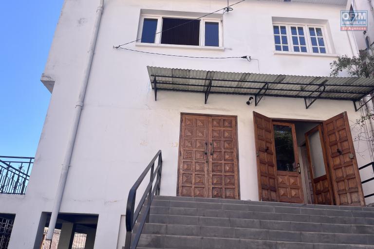 Une maison F4 à étage à Ampandrana
