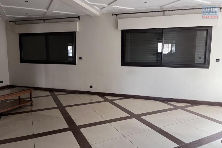 Un appartement T3 sécurisé à Alarobia Ivandry