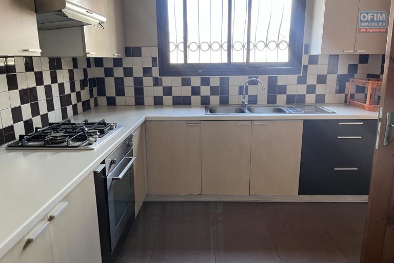 Un appartement T3 s&eacute;curis&eacute; &agrave; Alarobia Ivandry
