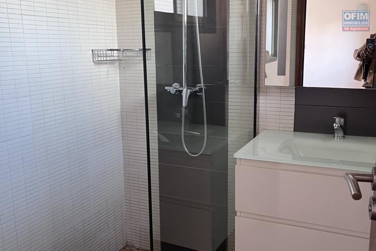 Un appartement T3 s&eacute;curis&eacute; &agrave; Alarobia Ivandry