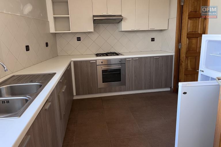 Un appartement T3 meubl&eacute; s&eacute;curis&eacute; &agrave; Alarobia Ivandry
