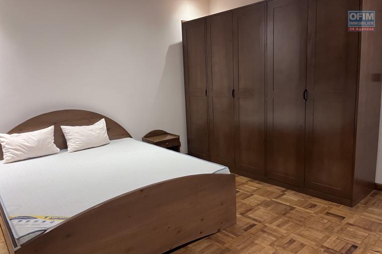Un appartement T3 meubl&eacute; s&eacute;curis&eacute; &agrave; Alarobia Ivandry