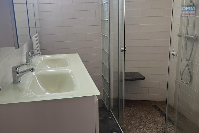 Un appartement T3 meubl&eacute; s&eacute;curis&eacute; &agrave; Alarobia Ivandry