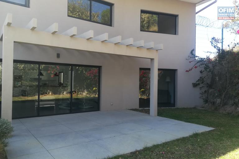 Une villa F6 meublée ou non meublée à Analamahtsy Andrononobe