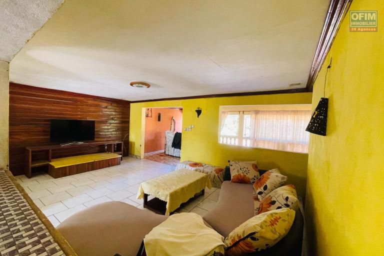 Vente Maison / Villa MAJUNGA (MAHAJUNGA) – photo 3 sur 9 – salon spacieux
