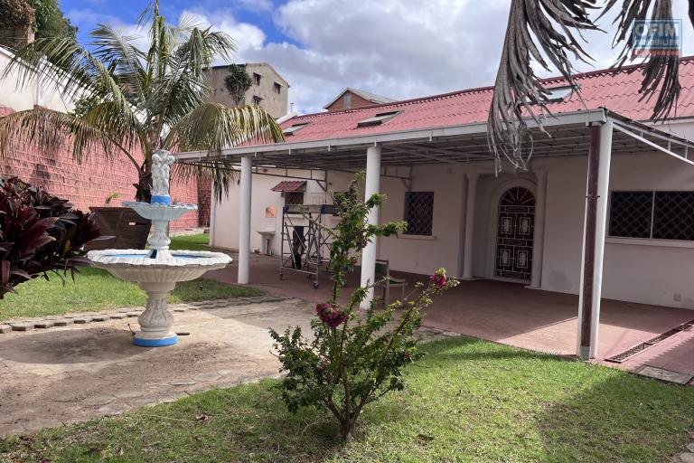 Vente d'une villa F6 dans une r&eacute;sidence s&eacute;curis&eacute;e &agrave; Tanjombato