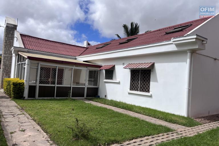 Vente d'une villa F6 dans une r&eacute;sidence s&eacute;curis&eacute;e &agrave; Tanjombato