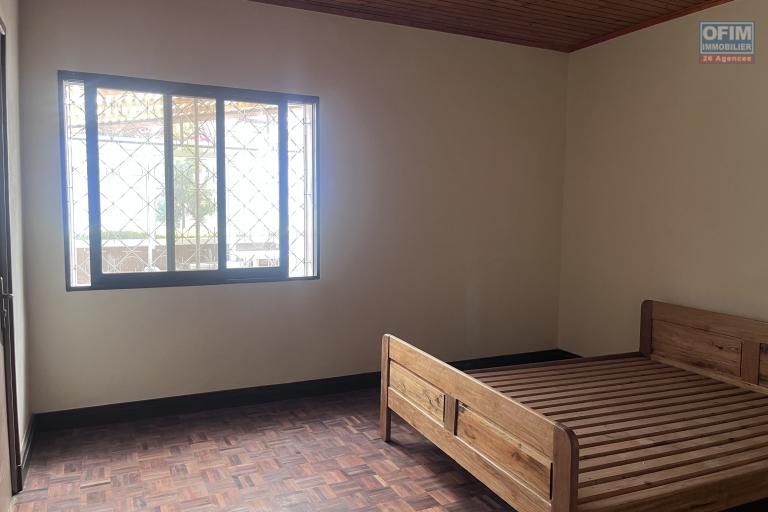 Vente d'une villa F6 dans une r&eacute;sidence s&eacute;curis&eacute;e &agrave; Tanjombato