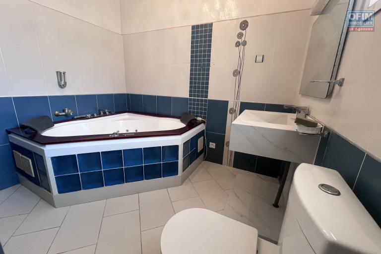Vente d'une villa F6 dans une r&eacute;sidence s&eacute;curis&eacute;e &agrave; Tanjombato