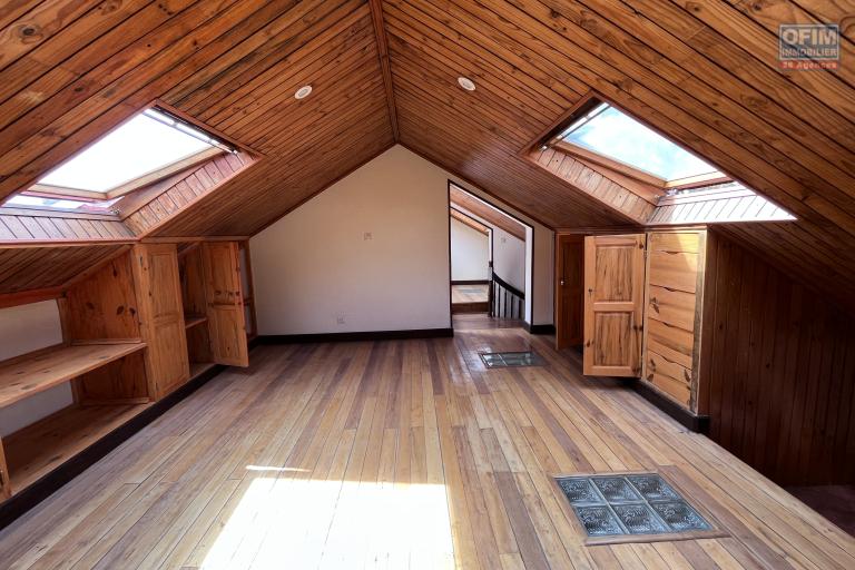 Vente d'une villa F6 dans une r&eacute;sidence s&eacute;curis&eacute;e &agrave; Tanjombato