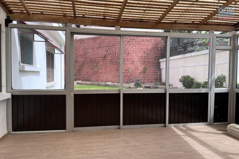 Vente d'une villa F6 dans une r&eacute;sidence s&eacute;curis&eacute;e &agrave; Tanjombato