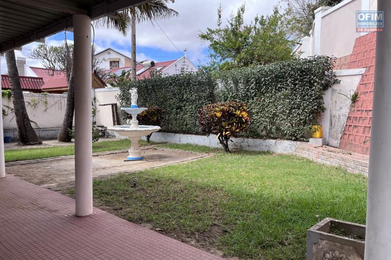 Vente d'une villa F6 dans une r&eacute;sidence s&eacute;curis&eacute;e &agrave; Tanjombato