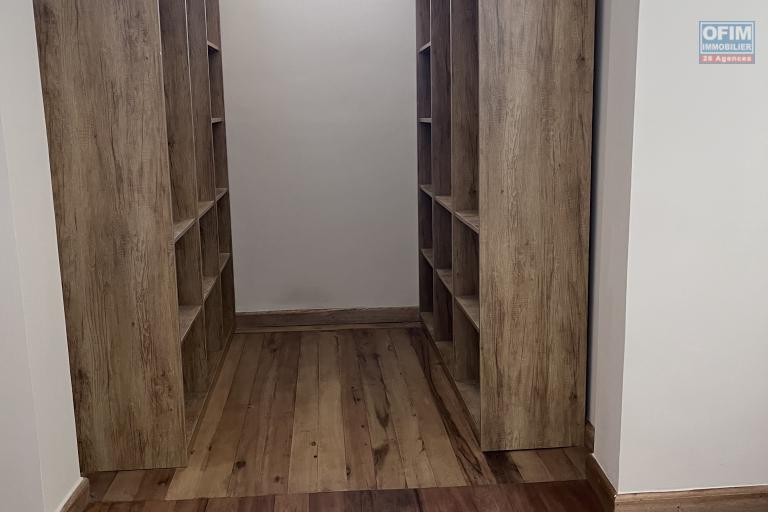 Un grand et tr&egrave;s bel appartement T4 en duplex &agrave; Ambatobe