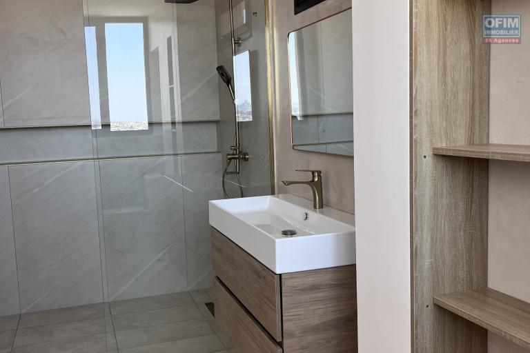 Un grand et tr&egrave;s bel appartement T4 en duplex &agrave; Ambatobe