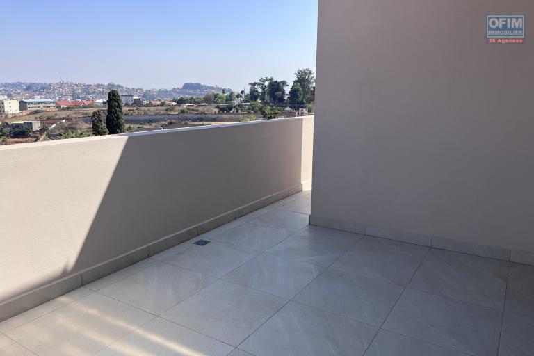 Un grand et tr&egrave;s bel appartement T4 en duplex &agrave; Ambatobe