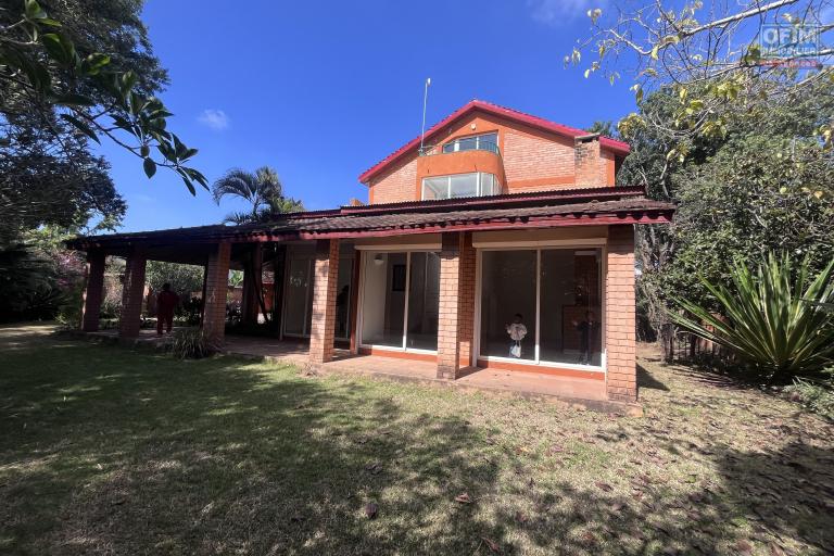 Location Maison / Villa ANTANANARIVO (TANANARIVE) – photo 17 sur 22 – Façade