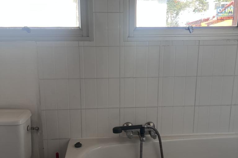 Location Maison / Villa ANTANANARIVO (TANANARIVE) – photo 20 sur 22 – Salle de bains