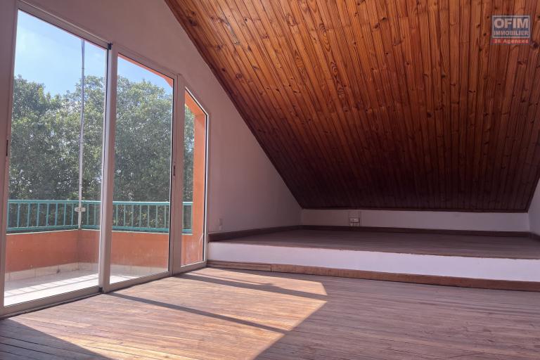Location Maison / Villa ANTANANARIVO (TANANARIVE) – photo 21 sur 22 – Mezzanine lumineuse