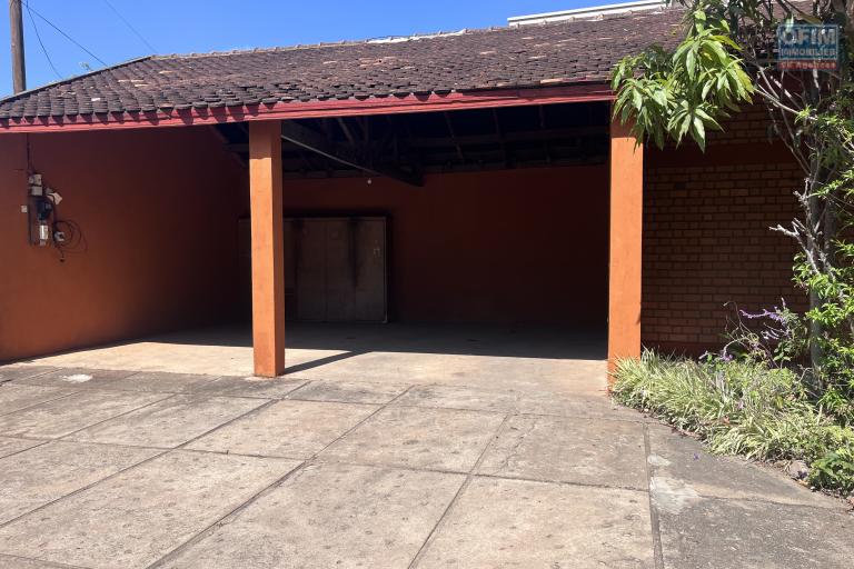 Location Maison / Villa ANTANANARIVO (TANANARIVE) – photo 22 sur 22 – Garage