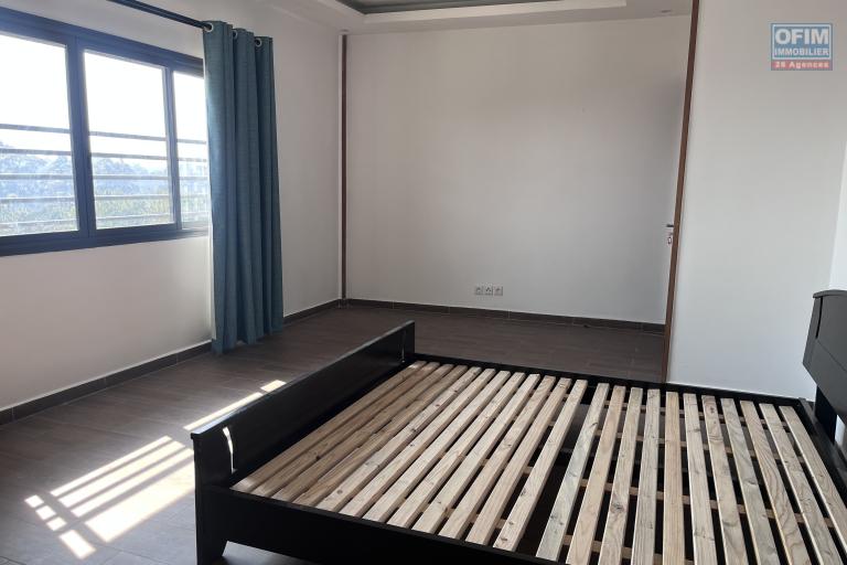 En location un grand appartement T4 en duplex à Ivandry