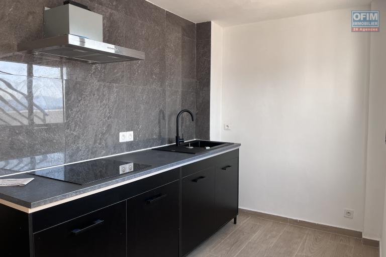 En location un grand appartement T4 en duplex à Ivandry