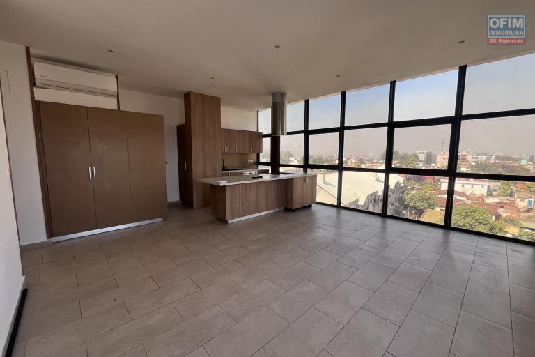 Un grand appartement T4 en duplex à Ivandry