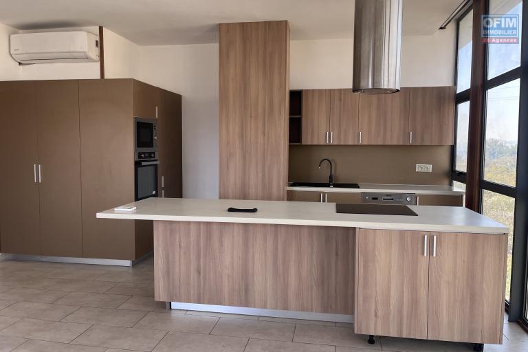Un grand appartement T4 en duplex à Ivandry