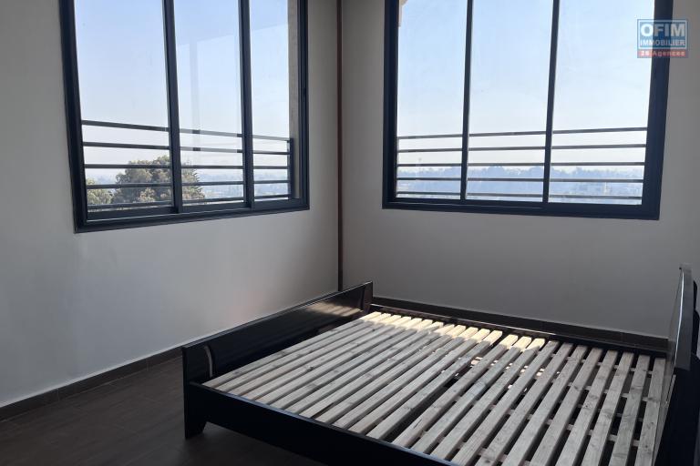 Un grand appartement T4 en duplex à Ivandry