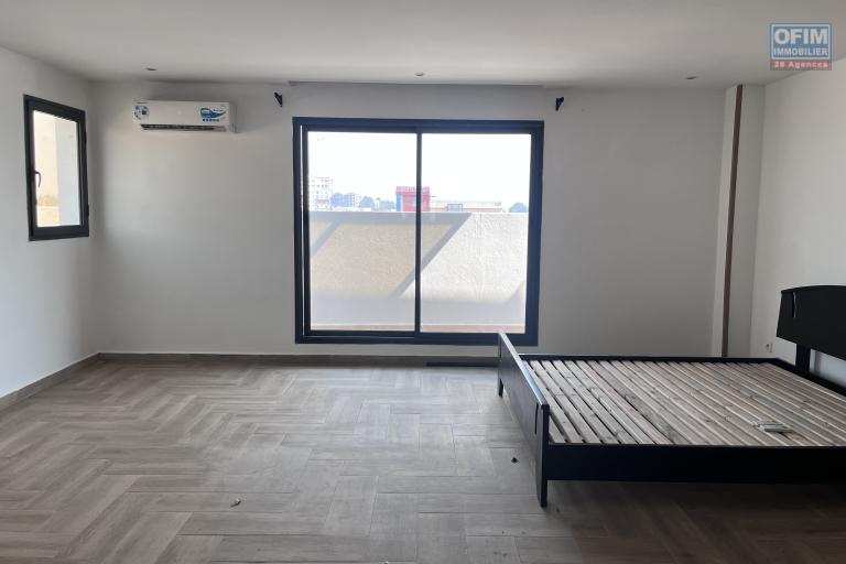 Un grand appartement T4 en duplex à Ivandry