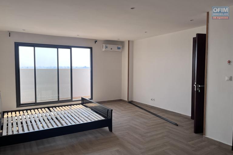 Un grand appartement T4 en duplex à Ivandry